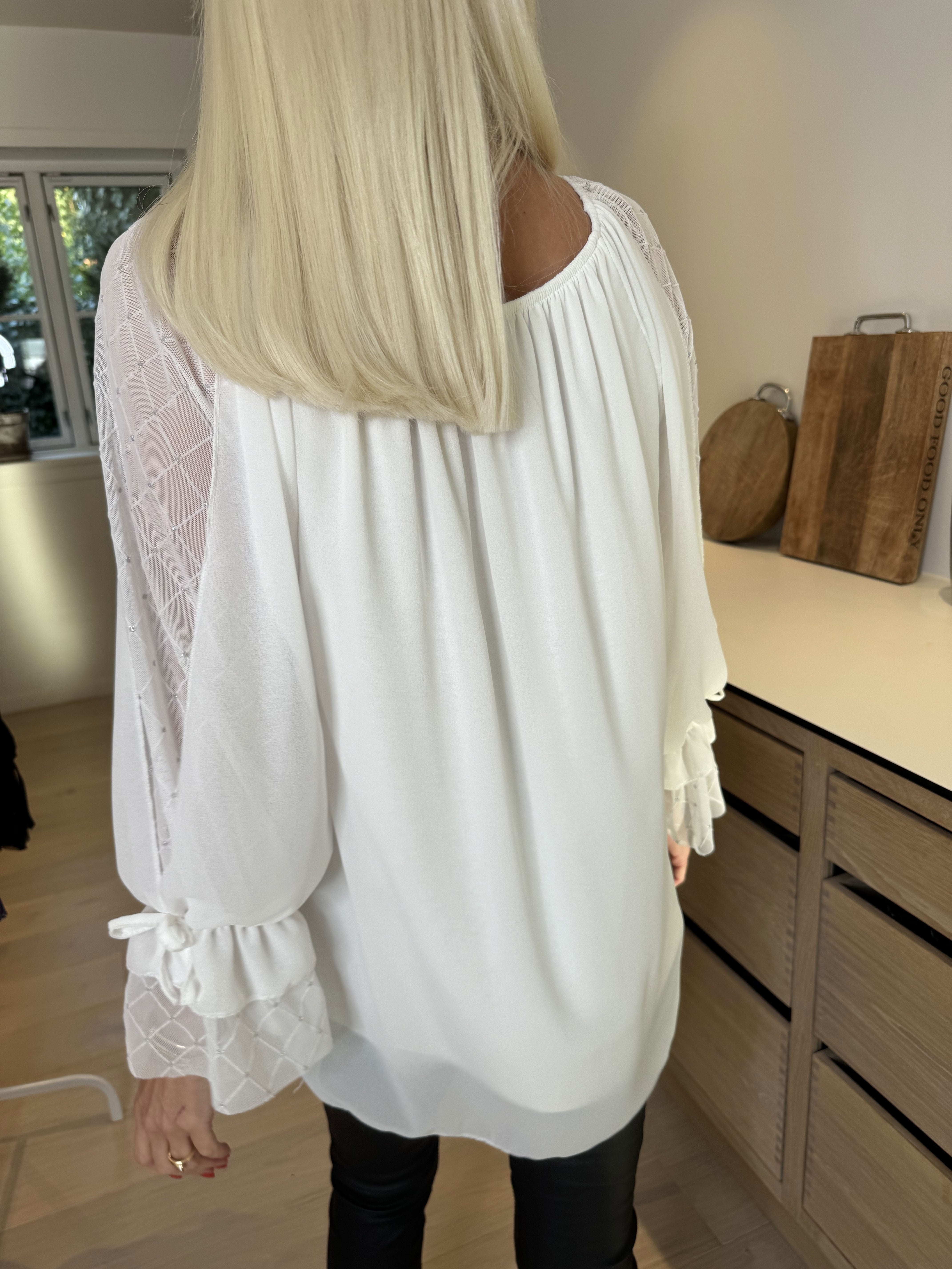 Ninell - Chiffongtunika med vackra ärmar